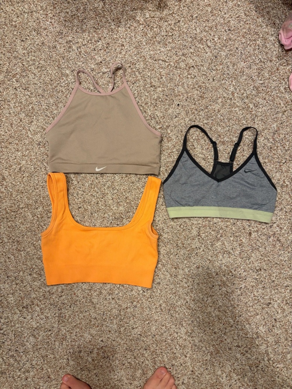 Nike sports bras (S)